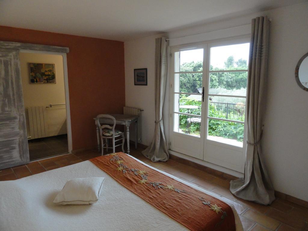 Le Mas Des Oliviers Puget-Ville Zimmer foto