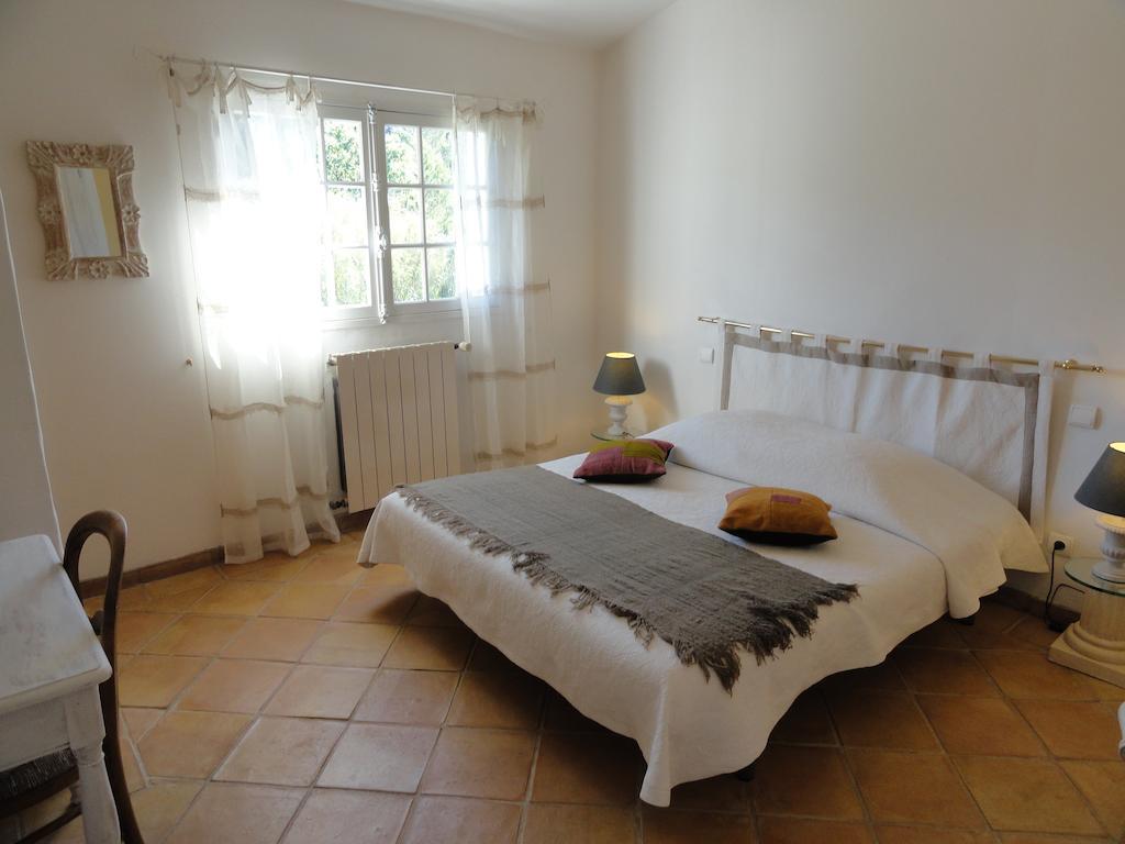 Le Mas Des Oliviers Puget-Ville Zimmer foto